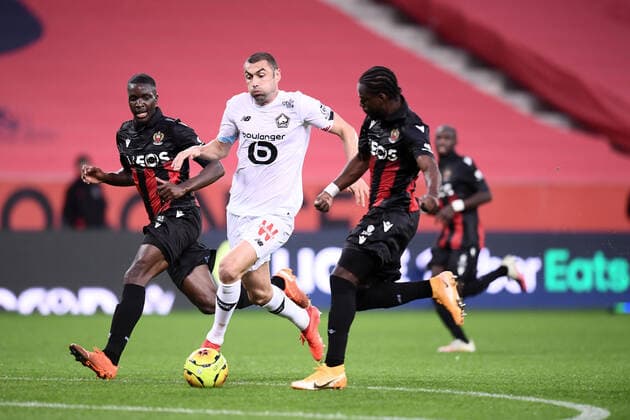 17 BURAK YILMAZ (LIL) - 02 STANLEY NSOKI (NICE) FOOTBALL : Nice vs Lille - Ligue 1 Uber Eats - 25 10 2020 FEP Panoramic 