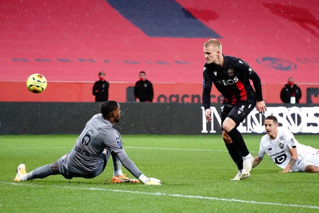 But - Kasper Dolberg (OGC Nice) - Mike Maignan (Lille) FOOTBALL : OGC Nice vs Lille - Nice - 25 10 2020 NorbertScanella PanoramiC 