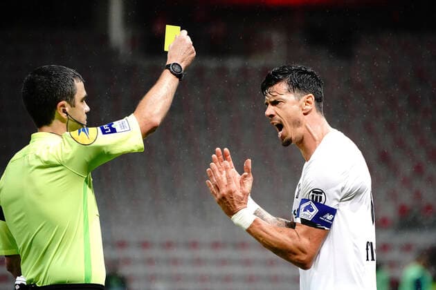 Jose Fonte (Lille) - Franck Schneider (arbitre) FOOTBALL : OGC Nice vs Lille - Nice - 25 10 2020 NorbertScanella PanoramiC 