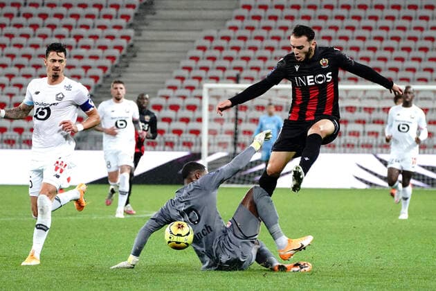 Amine Gouiri (OGC Nice) - Mike Maignan (Lille) FOOTBALL : OGC Nice vs Lille - Nice - 25 10 2020 NorbertScanella PanoramiC 