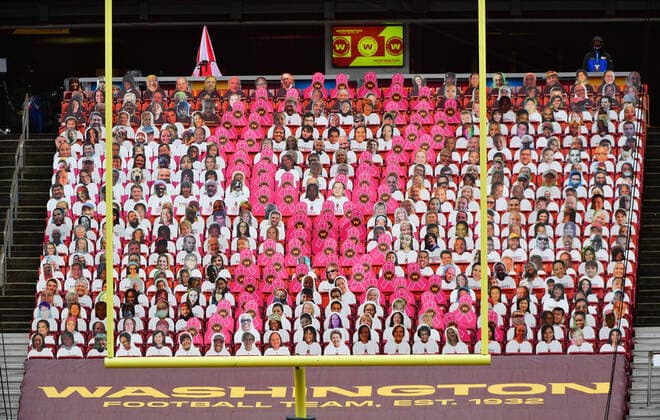 Bilder des Jahres 2020, Sport 10 Oktober Sport Themen der Woche KW43 Sport Bilder des Tages October is Breast Cancer Awareness month and the Washington Football Team celebrated by incorporating a pink symbol into cutouts of football fans during the first half of an NFL, American Football Herren, USA football game at FedEx Field in Landover, Maryland, on Sunday, October 25, 2020.  BAL20201025139 DAVIDxTULIS