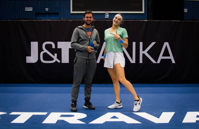 October 25, 2020, Ostrava, CZECH REPUBLIC: Aryna Sabalenka of Belarus and her coach celebrates winning both the doubles and singles final at the 2020 J&T Banka Ostrava Open WTA, Tennis Damen Premier tennis tournament Ostrava CZECH REPUBLIC - ZUMAa181 20201025_zaa_a181_251 Copyright: xRobxPrangex