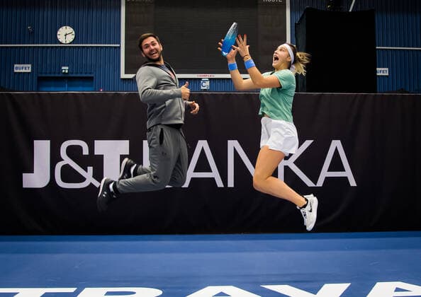 October 25, 2020, Ostrava, CZECH REPUBLIC: Aryna Sabalenka of Belarus and her coach celebrates winning both the doubles and singles final at the 2020 J&T Banka Ostrava Open WTA, Tennis Damen Premier tennis tournament Ostrava CZECH REPUBLIC - ZUMAa181 20201025_zaa_a181_252 Copyright: xRobxPrangex