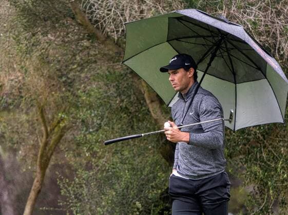 Bilder des Jahres 2020, Sport 10 Oktober Sport Themen der Woche KW44 Sport Bilder des Tages Spanish tennis player Rafael Nadal competes in Balearic Golf Championship at Maioris golf club in Llucmajor (Mallorca), Balearic island, Spain, 26 October 2020. Rafa Nadal during a Balearic Golf Championship !ACHTUNG: NUR REDAKTIONELLE NUTZUNG!  Copyright: xCATIxCLADERAx GRAF8238 20201026-637393284777173525