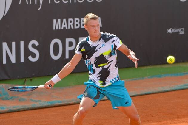 Danish tennis player Holger Vitus Nodskov Rune in action against French player Elliot Benchetrit during their men s single match at the ATP, Tennis Herren Marbella Challenger in Malaga, Spain, 26 October 2020. ATP Marbella Challenger in Malaga !ACHTUNG: NUR REDAKTIONELLE NUTZUNG!  Copyright: xAntonioxPazx MA05 20201026-637393298474982223