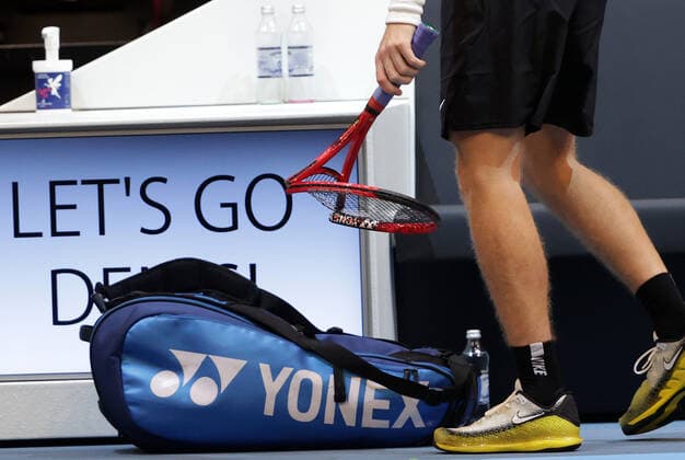 TENNIS - ATP, Tennis Herren Erste Bank Open VIENNA,AUSTRIA,26.OCT.20 - TENNIS - ATP World Tour, Erste Bank Open. Image shows the broken racket of Denis Shapovalov (CAN). GEPAxpictures xWalterxLuger