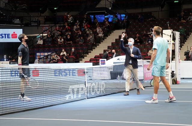 TENNIS - ATP, Tennis Herren Erste Bank Open VIENNA,AUSTRIA,27.OCT.20 - TENNIS - ATP World Tour, Erste Bank Open. Image shows Dominic Thiem (AUT) and Vitaliy Sachko (UKR). GEPAxpictures xWalterxLuger