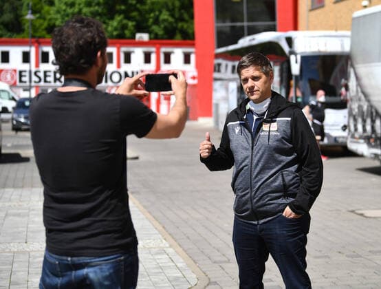 Soccer, men, season 2019 2020, 1 Bundesliga, 1 FC Union Berlin, the team leaves the stadium An der Alten Försterei for the quarantine training camp in Barsinghausen, from left to right Robert Dost AFTV, professional soccer manager Oliver Ruhnert 1 FC Union Berlin, 09 05 2020, Copyright: xMatthiasxKochx