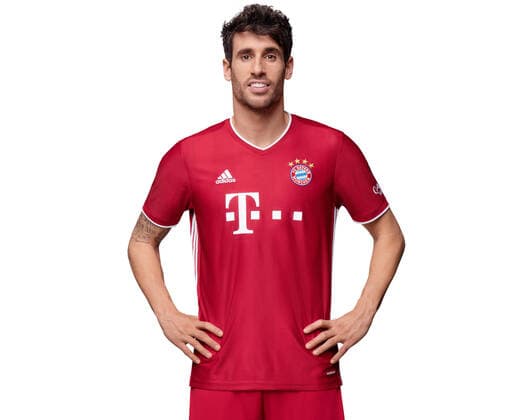 FOOTBALL 1 BUNDESLIGA SEASON 2020 2021 26 10 2020 Photo session FC Bayern Muenchen Javi Martinez PHOTO: FC Bayern München Pool via ULMER Press Photo Agency xxNOxMODELxRELEASExx Football 1 Bundesliga 2020 2021 Photo session at FC Bayern Muenchen