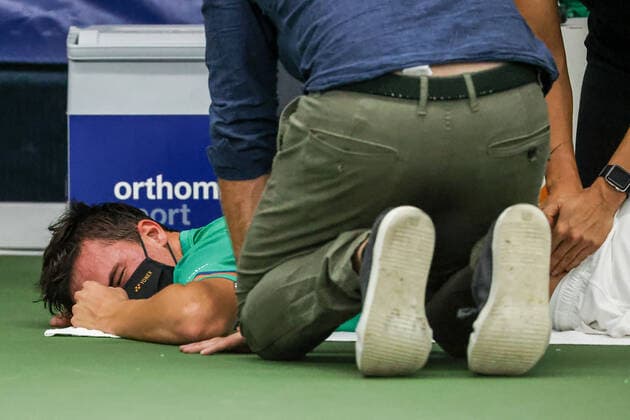 In the picture Daniel Altmaier GER WC 4 medical treatment after a fall into the boundary TENNIS CHALLENGER HAMBURG presented by TANNENHOF, Hamburg, DTB base Hamburg, 28 10 2020,
