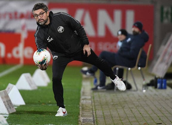 30 10 2020, xpsx, Fussball Regionalliga Suedwest, Kickers Offenbach TSV Schott Mainz v l Trainer Angelo Barletta Offenbacher Kickers DFL DFB REGULATIONS PROHIBIT ANY USE OF PHOTOGRAPHS as IMAGE SEQUENCES and or QUASI VIDEO emspor Offenbach