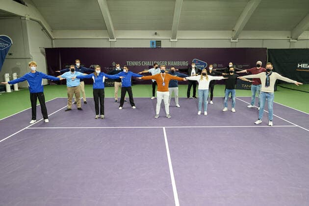 In the picture the entire Orgateam with adherence to all Corona editions TENNIS CHALLENGER HAMBURG presented by TANNENHOF, Hamburg, DTB base Hamburg, 31 10 2020,