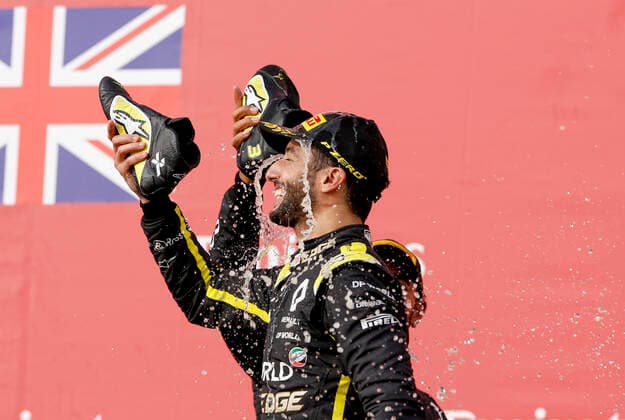 Motorsports FIA Formula One World Championship 2020, Grand Prix of Emilia Romagna, 3 Daniel Ricciardo AUS, Renault DP World F1 Team , 44 Lewis Hamilton GBR, Mercedes AMG Petronas Formula One Team , Imola Italy