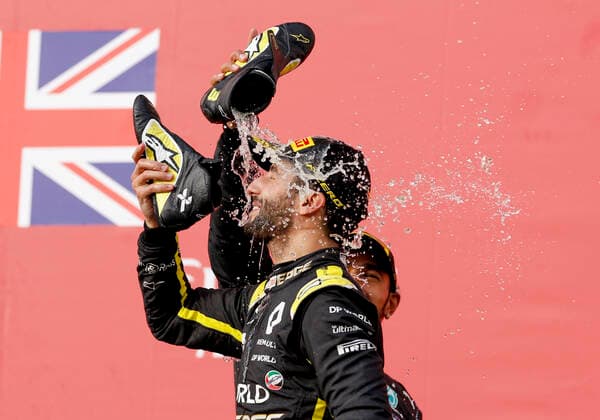Motorsports FIA Formula One World Championship 2020, Grand Prix of Emilia Romagna, 3 Daniel Ricciardo AUS, Renault DP World F1 Team , 44 Lewis Hamilton GBR, Mercedes AMG Petronas Formula One Team , Imola Italy