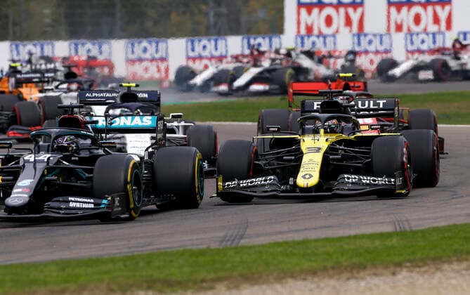 Motorsports FIA Formula One World Championship 2020, Grand Prix of Emilia Romagna, 44 Lewis Hamilton GBR, Mercedes AMG Petronas Formula One Team , 3 Daniel Ricciardo AUS, Renault DP World F1 Team , Imola Italy