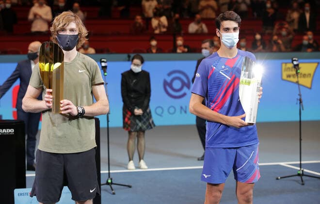 TENNIS - ATP, Tennis Herren Erste Bank Open VIENNA,AUSTRIA,01.NOV.20 - TENNIS - ATP World Tour, Erste Bank Open, final. Image shows Andrey Rublev (RUS) and Lorenzo Sonego (ITA). GEPAxpictures xWalterxLuger