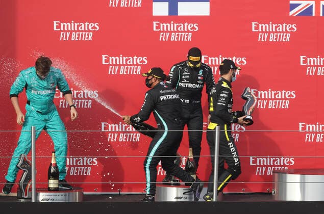 Motorsports FIA Formula One World Championship 2020, Grand Prix of Emilia Romagna, Leo Stevens Mercedes AMG Petronas Formula One Team , 44 Lewis Hamilton GBR, Mercedes AMG Petronas Formula One Team , 77 Valtteri Bottas FIN, Mercedes AMG Petronas Formula One Team , 3 Daniel Ricciardo AUS, Renault DP World F1 Team , Imola Italy