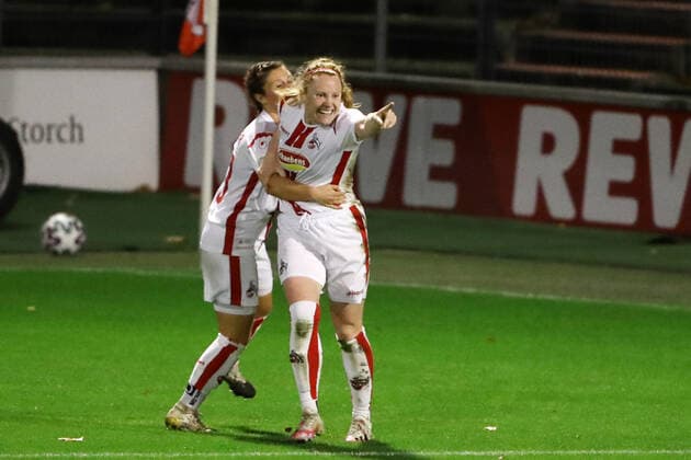 Sport 1 FC Köln vs. Bayer Leverkusen Football Women DFB Pokal, 2 round Cologne cheers after the goal for the 1 0 by Amber Barrett 1 FC Köln 01 11 2020 firo Sportphoto