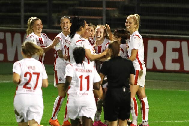 Sport 1 FC Köln vs. Bayer Leverkusen Football Women DFB Pokal, 2 round Cologne cheers after the goal for the 1 0 by Amber Barrett 1 FC Köln 01 11 2020 firo Sportphoto