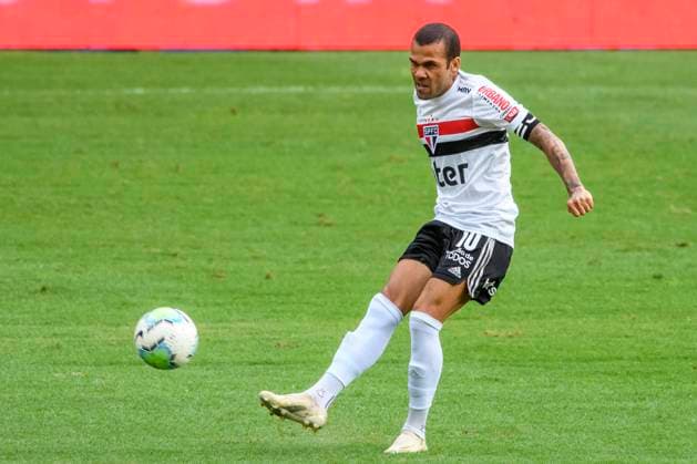Flamengo x São Paulo RIO DE JANEIRO, RJ - 01.11.2020: FLAMENGO X SÃO PAULO - Daniel Alves during Flamengo x São Paulo held in Maracanã for the 19th round of the Barsileiro Championship, in Rio de Janeiro, RJ, this Sunday afternoon (01) (Photo: Celso Pupo Fotoarena) x1985903x  CelsoxPupo