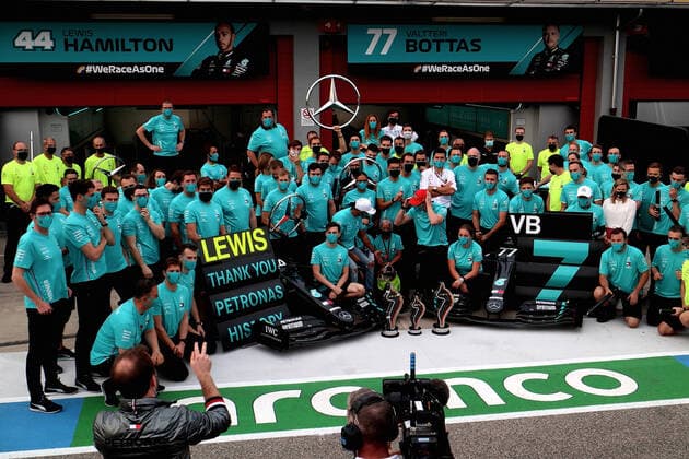 Formula 1 Emirates Gran Premio Dell emilia Romagna 2020 01 11 2020, Autodromo Enzo e Dino Ferrari, Imola, Formula 1 Emirates Gran Premio Dell emilia Romagna 2020 , in the picture group picture of the whole team of Mercedes AMG Petronas F1 Team to celebrate the seventh Constructors Championship title, Lewis Hamilton GB 44 , Mercedes AMG Petronas F1 Team and Valtteri Bottas FIN 77 , Mercedes AMG Petronas F1 Team with team boss Toto Wolff Mercedes nordphotoxBratic nph00250