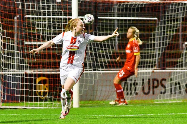 Amber Barett Köln, 22 scores the goal to 1 0, goal, goalscoring, action, action, game scene, cheer about a goal, cheer, goal celebration, goal celebration, celebrate the goal, goal, celebration, cheer about the goal, optimistic, Action, Action, 01 11 2020, Cologne Germany , Football, DFB Pokal Frauen, 2 Round, 1 FC Köln Bayer 04 Leverkusen, DFB DFL REGULATIONS PROHIBIT ANY USE OF PHOTOGRAPHS AS IMAGE SEQUENCES AND OR QUASI VIDEO xmhx
