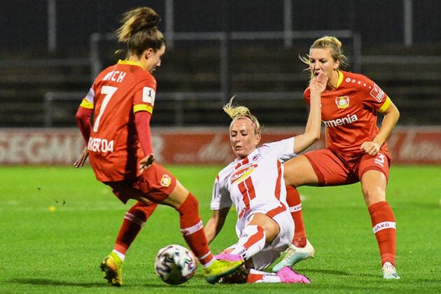 v left Jessica Wich B04, 7 , Mandy Islacker Köln, 8 , Melissa Friedrich B04, 3 , Dreikampf, Duell, duel, tackle, tackling, Dynamik, Action, Aktion, 01 11 2020, Köln Deutschland , Fussball, DFB Pokal Frauen, 2 Runde, 1 FC Köln Bayer 04 Leverkusen, DFB DFL REGULATIONS PROHIBIT ANY USE OF PHOTOGRAPHS AS IMAGE SEQUENCES AND OR QUASI VIDEO xmhx