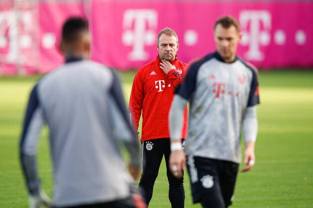 Hans Dieter Flick Hansi ,coach Bayern Muenchen observes Jerome BOATENG Bayern Muenchen and Manuel NEUER Goalkeeper Bayern Muenchen final training before the CL game FC Salzburg FC Bayern Muenchen Football Champions League,Group A, group phase,3 match day, am 02 11 2020 DFL REGULATIONS PROHIBIT ANY USE OF PHOTOGRAPHS AS IMAGE SEQUENCES AND OR QUASI VIDEO Photo Marco Donato FC Bayern Muenchen via SVEN SIMON