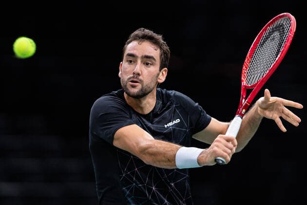 Paris, France le 2 novembre 2020 - Le Croate Marin CILIC joue une balle contre le Canadien Felix AUGER ALIASSIME lors du premier tour de match de tennis en simple masculin au premier jour du tournoi de tennis en salle ATP, Tennis Herren World Tour Masters 1000 - Paris Masters (Paris Bercy) - a l Arena AccorHotels. Marin CILIC of Croatia plays a ball against Felix AUGER ALIASSIME of Canada during their men s singles first round tennis match on day 1 at the ATP World Tour Masters 1000 - Paris Masters (Paris Bercy) - indoor tennis tournament at The AccorHotels Arena in Paris on November 2, 2020.  Copyright: xAurelienxMorissardx