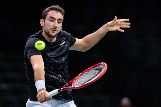 Paris, France le 2 novembre 2020 - Le Croate Marin CILIC joue une balle contre le Canadien Felix AUGER ALIASSIME lors du premier tour de match de tennis en simple masculin au premier jour du tournoi de tennis en salle ATP, Tennis Herren World Tour Masters 1000 - Paris Masters (Paris Bercy) - a l Arena AccorHotels. Marin CILIC of Croatia plays a ball against Felix AUGER ALIASSIME of Canada during their men s singles first round tennis match on day 1 at the ATP World Tour Masters 1000 - Paris Masters (Paris Bercy) - indoor tennis tournament at The AccorHotels Arena in Paris on November 2, 2020.  Copyright: xAurelienxMorissardx