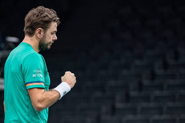 Paris, France le 3 novembre 2020 - Reaction du Suisse Stan WAWRINKA contre le Britannique Daniel EVANS lors du premier tour de match de tennis en simple masculin au premier jour du tournoi de tennis en salle ATP, Tennis Herren World Tour Masters 1000 - Paris Masters (Paris Bercy) - a l Arena AccorHotels. Stan WAWRINKA of Switzerland reacts against Daniel EVANS of Great Britain during their men s singles first round tennis match on day 1 at the ATP World Tour Masters 1000 - Paris Masters (Paris Bercy) - indoor tennis tournament at The AccorHotels Arena in Paris on November 2, 2020.  Copyright: xAurelienxMorissardx