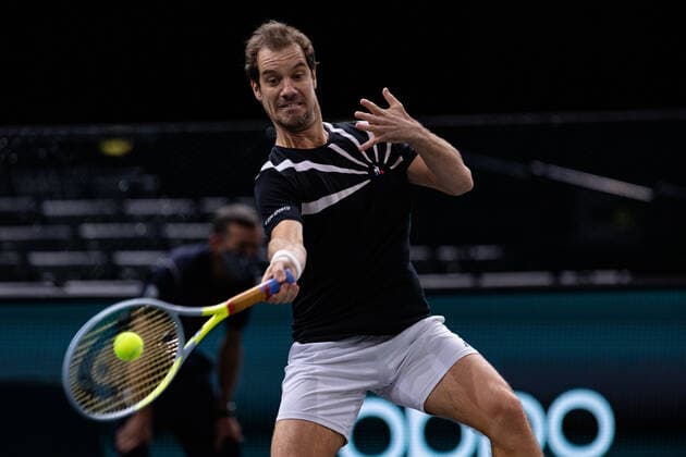 Paris, France le 3 novembre 2020 - Le Francais Richard GASQUET joue une balle contre l Americain Taylor FRITZ lors du premier tour de match de tennis en simple masculin au premier jour du tournoi de tennis en salle ATP, Tennis Herren World Tour Masters 1000 - Paris Masters (Paris Bercy) - a l Arena AccorHotels. Richard GASQUET of France plays a return against Taylor FRITZ of USA during their men s singles first round tennis match on day 1 at the ATP World Tour Masters 1000 - Paris Masters (Paris Bercy) - indoor tennis tournament at The AccorHotels Arena in Paris on November 2, 2020.  Copyright: xAurelienxMorissardx