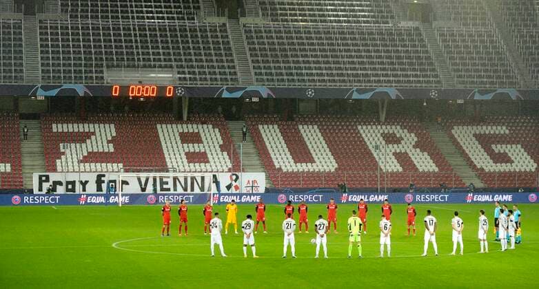 03 11 2020, Football Championsleague 2020 2021, Group stage preliminary round, 3 matchday, RB Salzburg FC Bayern Munich, at the Red Bull Arena Salzburg Pray for Vienna , Commemoration of the victims of the terrorist attack yesterday in Vienna DFL and DFB regulations prohibit any use of photographs as image sequences and or quasi video