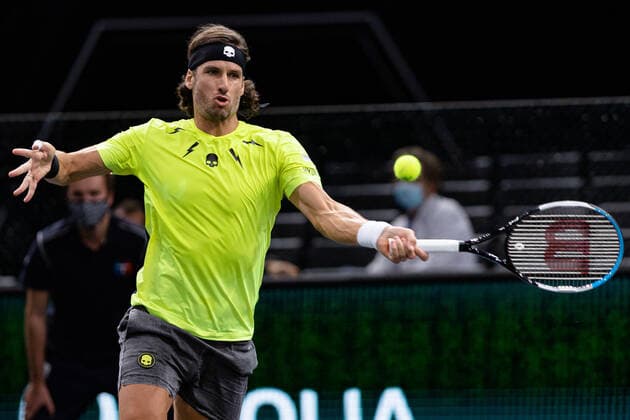 Paris, France le 4 novembre 2020 - L Espagnol Feliciano LOPEZ contre l Espagnol Rafael NADAL lors du deuxieme tour de match de tennis en simple masculin au troisieme jour du tournoi de tennis en salle ATP, Tennis Herren World Tour Masters 1000 - Paris Masters (Paris Bercy) - a l Arena AccorHotels. Feliciano LOPEZ of Spain against Rafael NADAL of Spain during their men s singles second round tennis match on day 3 at the ATP World Tour Masters 1000 - Paris Masters (Paris Bercy) - indoor tennis tournament at The AccorHotels Arena in Paris on November 4, 2020.  Copyright: xAurelienxMorissardx