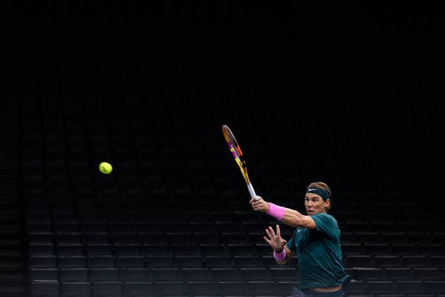 Paris, France le 4 novembre 2020 - L Espagnol Rafael NADAL contre l Espagnol Feliciano LOPEZ lors du deuxieme tour de match de tennis en simple masculin au troisieme jour du tournoi de tennis en salle ATP, Tennis Herren World Tour Masters 1000 - Paris Masters (Paris Bercy) - a l Arena AccorHotels. Rafael NADAL of Spain against Feliciano LOPEZ of Spain during their men s singles second round tennis match on day 3 at the ATP World Tour Masters 1000 - Paris Masters (Paris Bercy) - indoor tennis tournament at The AccorHotels Arena in Paris on November 4, 2020.  Copyright: xAurelienxMorissardx