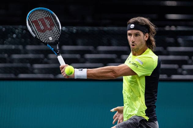 Paris, France le 4 novembre 2020 - L Espagnol Feliciano LOPEZ contre l Espagnol Rafael NADAL lors du deuxieme tour de match de tennis en simple masculin au troisieme jour du tournoi de tennis en salle ATP, Tennis Herren World Tour Masters 1000 - Paris Masters (Paris Bercy) - a l Arena AccorHotels. Feliciano LOPEZ of Spain against Rafael NADAL of Spain during their men s singles second round tennis match on day 3 at the ATP World Tour Masters 1000 - Paris Masters (Paris Bercy) - indoor tennis tournament at The AccorHotels Arena in Paris on November 4, 2020.  Copyright: xAurelienxMorissardx