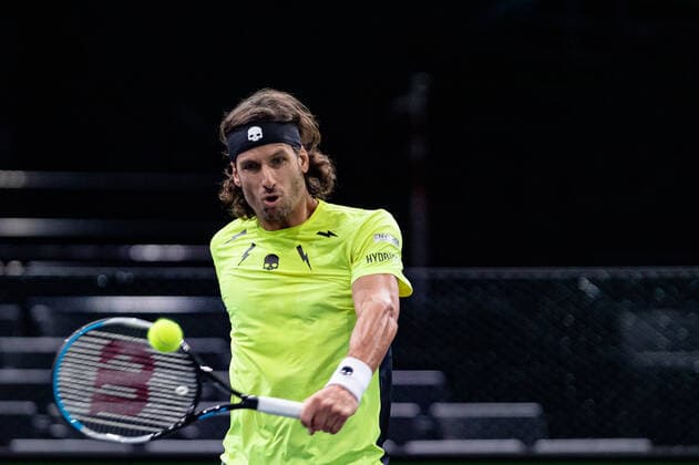 Paris, France le 4 novembre 2020 - L Espagnol Feliciano LOPEZ contre l Espagnol Rafael NADAL lors du deuxieme tour de match de tennis en simple masculin au troisieme jour du tournoi de tennis en salle ATP, Tennis Herren World Tour Masters 1000 - Paris Masters (Paris Bercy) - a l Arena AccorHotels. Feliciano LOPEZ of Spain against Rafael NADAL of Spain during their men s singles second round tennis match on day 3 at the ATP World Tour Masters 1000 - Paris Masters (Paris Bercy) - indoor tennis tournament at The AccorHotels Arena in Paris on November 4, 2020.  Copyright: xAurelienxMorissardx