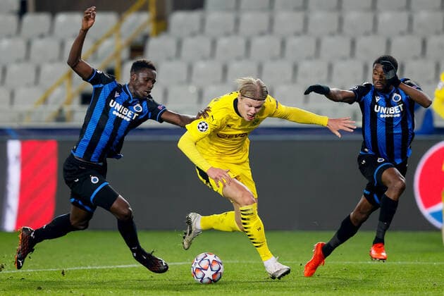 Sport Bilder des Tages Club s Odilon Kossounou, Dortmund s Erling Braut Haaland and Club s Clinton Mata fight for the ball during a soccer game between Belgian Club Brugge KV and German Ballspielverein Borussia 09 e.V. Dortmund, Wednesday 04 November 2020 in Brugge, the third group stage game of the UEFA Champions League, in group F. BRUNOxFAHY  x2577095x