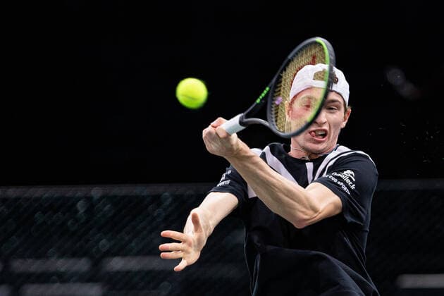 Paris, France le 5 novembre 2020 - Le Francais Ugo HUMBERT contre le Croate Marin CILIC lors du 1 8e de finale de tennis en simple masculin au quatrieme jour du tournoi de tennis en salle ATP, Tennis Herren World Tour Masters 1000 - Paris Masters (Paris Bercy) - a l Arena AccorHotels. Ugo HUMBERT of France against Marin CILIC of Croatia during their Round of 8 men s singles tennis match on day 4 at the ATP World Tour Masters 1000 - Paris Masters (Paris Bercy) - indoor tennis tournament at The AccorHotels Arena in Paris on November 5, 2020.  Copyright: xAurelienxMorissardx