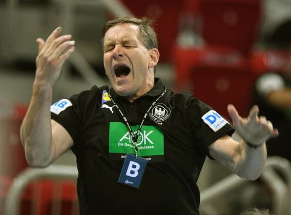 Bilder des Jahres 2020, Sport 11 November Sport Themen der Woche KW45 Handball-Länderspiel: Deutschland - Bosnien-Herzegowina 05.11.2020 in Düsseldorf. Bundestrainer Alfred Gislason (Deut.) am Spielfeldrand. *** Handball international Germany Bosnia Herzegovina 05 11 2020 in Düsseldorf National Coach Alfred Gislason Deut on the sidelines HM