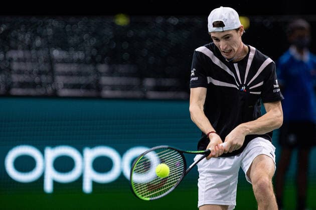 Paris, France le 5 novembre 2020 - Le Francais Ugo HUMBERT contre le Croate Marin CILIC lors du 1 8e de finale de tennis en simple masculin au quatrieme jour du tournoi de tennis en salle ATP, Tennis Herren World Tour Masters 1000 - Paris Masters (Paris Bercy) - a l Arena AccorHotels. Ugo HUMBERT of France against Marin CILIC of Croatia during their Round of 8 men s singles tennis match on day 4 at the ATP World Tour Masters 1000 - Paris Masters (Paris Bercy) - indoor tennis tournament at The AccorHotels Arena in Paris on November 5, 2020.  Copyright: xAurelienxMorissardx
