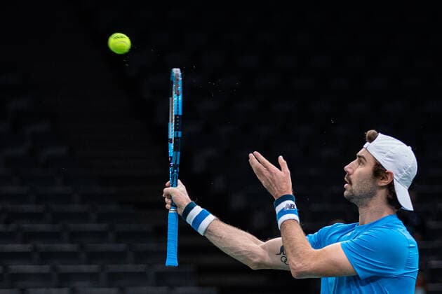 Sport Bilder des Tages Paris, France le 5 novembre 2020 - L Australien Jordan THOMPSON contre l Espagnol Rafael NADAL lors du 1 8e de finale de tennis en simple masculin au quatrieme jour du tournoi de tennis en salle ATP, Tennis Herren World Tour Masters 1000 - Paris Masters (Paris Bercy) - a l Arena AccorHotels. Jordan THOMPSON of Australia against Rafael NADAL of Spain during their Round of 8 men s singles tennis match on day 4 at the ATP World Tour Masters 1000 - Paris Masters (Paris Bercy) - indoor tennis tournament at The AccorHotels Arena in Paris on November 5, 2020.  Copyright: xAurelienxMorissardx