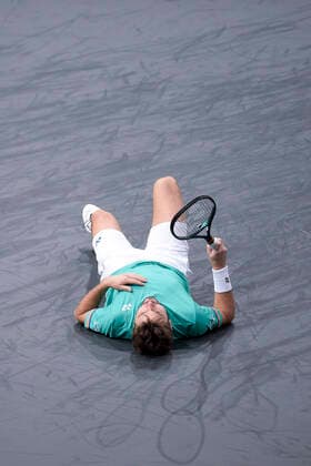 chute de Stan Wawrinka (Sui) TENNIS : Rolex Paris Masters - 05 11 2020 JBAutissier Panoramic 