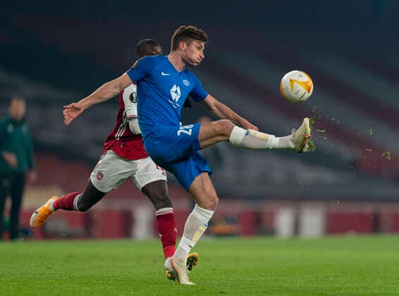 (201106) -- LONDON, Nov. 6, 2020 -- Molde s Kristoffer Haugen (R) clears the ball during the UEFA Europa League Group B match between Arsenal FC and Molde FK at the Emirates Stadium in London, Britain, on Nov. 5, 2020. FOR EDITORIAL USE ONLY. NOT FOR SALE FOR MARKETING OR ADVERTISING CAMPAIGNS. NO USE WITH UNAUTHORIZED AUDIO, VIDEO, DATA, FIXTURE LISTS, CLUB LEAGUE LOGOS OR LIVE SERVICES. ONLINE IN-MATCH USE LIMITED TO 45 IMAGES, NO VIDEO EMULATION. NO USE IN BETTING, GAMES OR SINGLE CLUB LEAGUE PLAYER PUBLICATIONS. (SP)BRITAIN-LONDON-FOOTBALL-UEFA EUROPA LEAGUE-ARSENAL FC VS MOLDE FK HanxYan