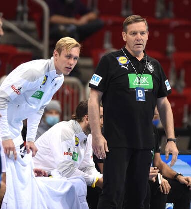 Handball international Germany Bosnia Herzegovina 05 11 2020 in Düsseldorf National Coach Alfred Gislason Deut on the sidelines Left Marian Michalczik HM