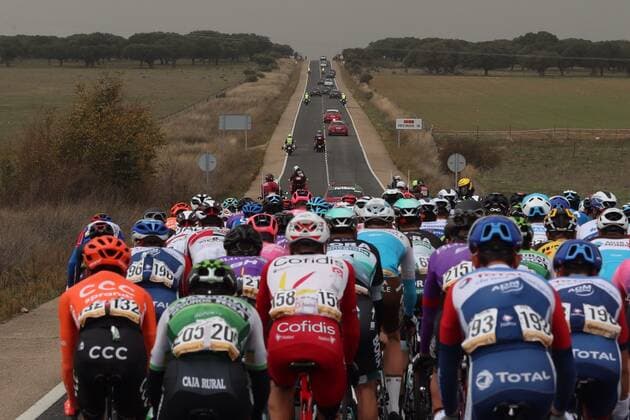 The pack of riders in action during the 16th stage of the Spanish Cycling Vuelta, a 162km race from Salamanca to Ciudad Rodrigo, Salamanca, in Spain, 06 November 2020. 16th stage of the Spanish cycling Vuelta !ACHTUNG: NUR REDAKTIONELLE NUTZUNG!  Copyright: xKikoxHuescax GRAF5174 0106032209st