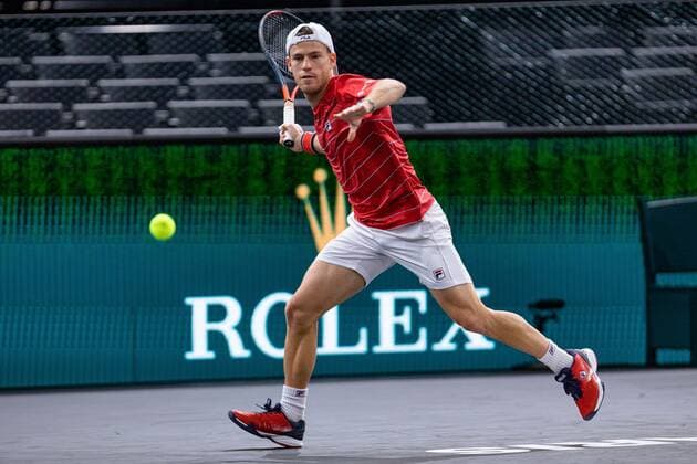 Paris, France le 6 novembre 2020 - L Argentin Diego SCHWARTZMAN contre le Russe Daniil MEDVEDEV lors du Quart de finale de tennis en simple masculin au cinquieme jour du tournoi de tennis en salle ATP, Tennis Herren World Tour Masters 1000 - Paris Masters (Paris Bercy) - a l Arena AccorHotels. Diego SCHWARTZMAN of Argentina against Daniil MEDVEDEV of Russia during their Quarter Final men s singles tennis match on day 5 at the ATP World Tour Masters 1000 - Paris Masters (Paris Bercy) - indoor tennis tournament at The AccorHotels Arena in Paris on November 6, 2020.  Copyright: xAurelienxMorissardx