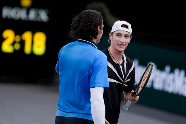 Milos Raonic (Can) et Ugo Humbert (Fra) en fin de match TENNIS : Rolex Paris Masters - 06 11 2020 JBAutissier Panoramic 