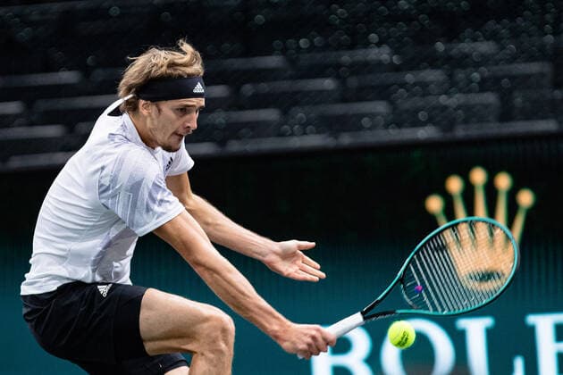 Paris, France le 6 novembre 2020 - L Allemand Alexander ZVEREV contre le Suisse Stan WAWRINKA lors du Quart de finale de tennis en simple masculin au cinquieme jour du tournoi de tennis en salle ATP, Tennis Herren World Tour Masters 1000 - Paris Masters (Paris Bercy) - a l Arena AccorHotels. Alexander ZVEREV of Germany against Stan WAWRINKA of Switzerland during their Quarter Final men s singles tennis match on day 5 at the ATP World Tour Masters 1000 - Paris Masters (Paris Bercy) - indoor tennis tournament at The AccorHotels Arena in Paris on November 6, 2020.  Copyright: xAurelienxMorissardx