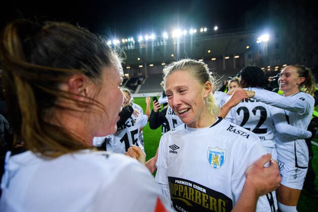201107 Gothenburgs Rebecka Blomqvist cheers after the football match in the Damallsvenskan between Linköping and Kopparbergs Gothenburg on November 7, 2020 in Linköping,  Copyright: MAXIMxTHORE BB201107BB647